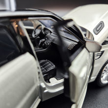 Load image into Gallery viewer, Explorafind 2022 Range Rover Sport Silver 1:32 Die Cast Car
