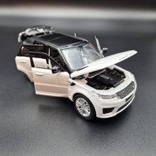 Load image into Gallery viewer, Explorafind 2022 Range Rover Sport White 1:32 Die Cast Car