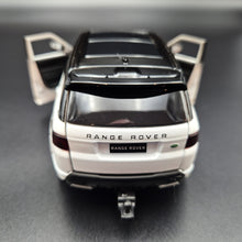 Load image into Gallery viewer, Explorafind 2022 Range Rover Sport White 1:32 Die Cast Car