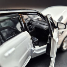 Load image into Gallery viewer, Explorafind 2022 Range Rover Sport White 1:32 Die Cast Car