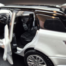 Load image into Gallery viewer, Explorafind 2022 Range Rover Sport White 1:32 Die Cast Car