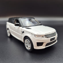 Load image into Gallery viewer, Explorafind 2022 Range Rover Sport White 1:32 Die Cast Car