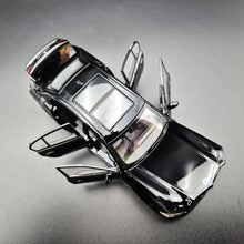 Load image into Gallery viewer, Explorafind 2023 BMW 3 Series 320i Black 1:32 Die Cast Car
