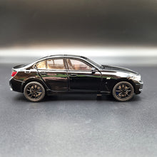 Load image into Gallery viewer, Explorafind 2023 BMW 3 Series 320i Black 1:32 Die Cast Car