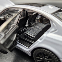 Load image into Gallery viewer, Explorafind 2023 BMW 3 Series 320i Grey 1:32 Die Cast Car