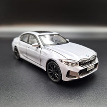 Load image into Gallery viewer, Explorafind 2023 BMW 3 Series 320i Grey 1:32 Die Cast Car