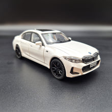 Load image into Gallery viewer, Explorafind 2023 BMW 3 Series 320i White 1:32 Die Cast Car