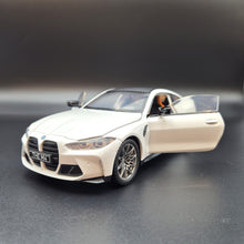 Load image into Gallery viewer, Explorafind 2023 BMW M4 G82 Coupe Pearl White 1:24 Die Cast Car