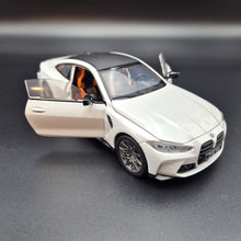 Load image into Gallery viewer, Explorafind 2023 BMW M4 G82 Coupe Pearl White 1:24 Die Cast Car