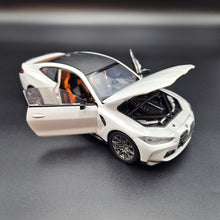 Load image into Gallery viewer, Explorafind 2023 BMW M4 G82 Coupe Pearl White 1:24 Die Cast Car