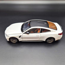 Load image into Gallery viewer, Explorafind 2023 BMW M4 G82 Coupe Pearl White 1:24 Die Cast Car