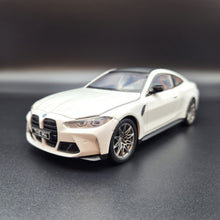 Load image into Gallery viewer, Explorafind 2023 BMW M4 G82 Coupe Pearl White 1:24 Die Cast Car