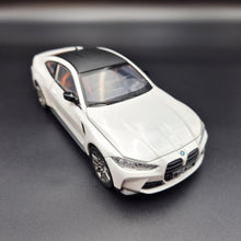 Load image into Gallery viewer, Explorafind 2023 BMW M4 G82 Coupe Pearl White 1:24 Die Cast Car
