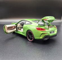 Load image into Gallery viewer, Explorafind 2023 BMW M8 840 Series Coupe Green 1:24 Die Cast Car