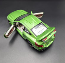 Load image into Gallery viewer, Explorafind 2023 BMW M8 840 Series Coupe Green 1:24 Die Cast Car