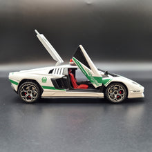 Load image into Gallery viewer, Explorafind 2023 Lamborghini Countach LPI 800-4 Dubai Police White 1:24 Die Cast Police Car