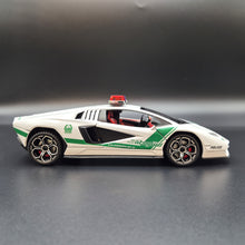 Load image into Gallery viewer, Explorafind 2023 Lamborghini Countach LPI 800-4 Dubai Police White 1:24 Die Cast Police Car