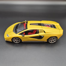 Load image into Gallery viewer, Explorafind 2023 Lamborghini Countach LPI 800-4 Matte Yellow 1:24 Die Cast Car