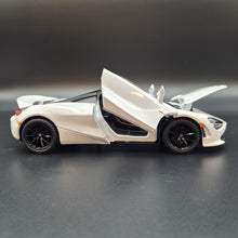 Load image into Gallery viewer, Explorafind 2023 McLaren 720S White 1:24 Die Cast Car