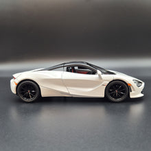 Load image into Gallery viewer, Explorafind 2023 McLaren 720S White 1:24 Die Cast Car