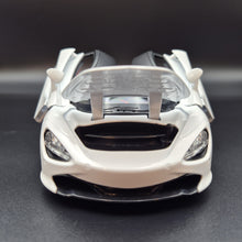 Load image into Gallery viewer, Explorafind 2023 McLaren 720S White 1:24 Die Cast Car
