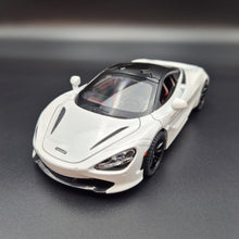 Load image into Gallery viewer, Explorafind 2023 McLaren 720S White 1:24 Die Cast Car