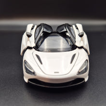 Load image into Gallery viewer, Explorafind 2023 McLaren 720S White 1:32 Die Cast Car