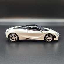 Load image into Gallery viewer, Explorafind 2023 McLaren 720S White 1:32 Die Cast Car