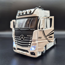 Load image into Gallery viewer, Explorafind 2023 Mercedes-Benz Actros 1851 Truck White 1:24 Die Cast Truck