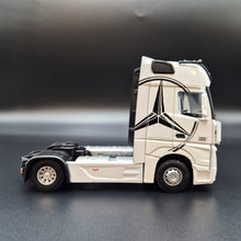 Load image into Gallery viewer, Explorafind 2023 Mercedes-Benz Actros 1851 Truck White 1:24 Die Cast Truck