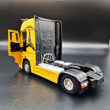 Load image into Gallery viewer, Explorafind 2023 Mercedes-Benz Actros 1851 Truck Yellow 1:24 Die Cast Truck