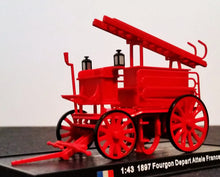 Load image into Gallery viewer, Amercom 1897 Fourgon Depart Allele France Horse-Drawn Fire-Pumper &amp; Utility Wagon 1:43