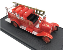 Load image into Gallery viewer, Amercom 1926 Ford Model T Fire Truck USA Chicago Fire Department 1:72 Die Cast Model