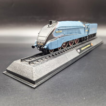 Load image into Gallery viewer, Amercom 1938 LNER Class A4 No. 4468 "Mallard" OO Scale Diecast Train Model Great British Locomotives Series