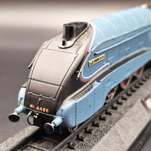 Load image into Gallery viewer, Amercom 1938 LNER Class A4 No. 4468 "Mallard" OO Scale Diecast Train Model Great British Locomotives Series