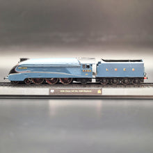 Load image into Gallery viewer, Amercom 1938 LNER Class A4 No. 4468 "Mallard" OO Scale Diecast Train Model Great British Locomotives Series