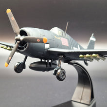 Load image into Gallery viewer, Amercom 1942 U.S Navy Grumman F6F-5 Hellcat Fighter 1:72 Diecast Plane