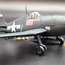 Load image into Gallery viewer, Amercom 1942 U.S Navy Grumman F6F-5 Hellcat Fighter 1:72 Diecast Plane