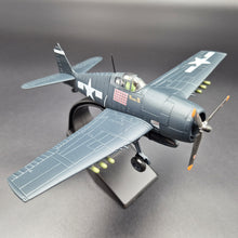 Load image into Gallery viewer, Amercom 1942 U.S Navy Grumman F6F-5 Hellcat Fighter 1:72 Diecast Plane