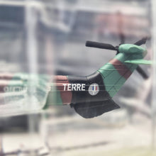 Load image into Gallery viewer, Amercom 2000 Eurocopter AS532 Cougar France French Army 1:72 Diecast Helicopter Model