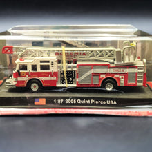 Load image into Gallery viewer, Amercom 2005 Quint Pierce Aerial and Pump Fire Engine "Bohemia Fire Dept" 1:87 Die Cast Model