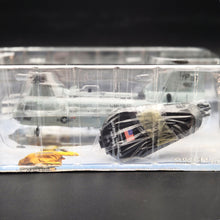 Load image into Gallery viewer, Amercom 2010 Boeing Vertol CH-46E Sea Knight US Marine 1:72 Diecast Helicopter