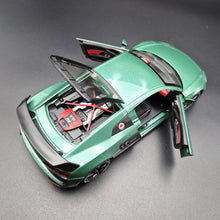 Load image into Gallery viewer, Explorafind 2020 Audi R8 V10 Green 1:24 Die Cast Car