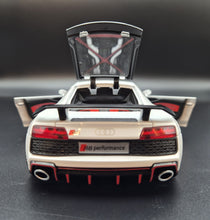 Load image into Gallery viewer, Explorafind 2020 Audi R8 V10 White 1:24 Die Cast Car
