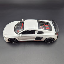 Load image into Gallery viewer, Explorafind 2020 Audi R8 V10 White 1:24 Die Cast Car