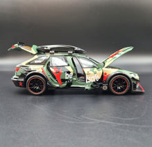 Load image into Gallery viewer, Explorafind 2021 Audi RS6 Wagon Green Camouflage 1:24 Die Cast Car