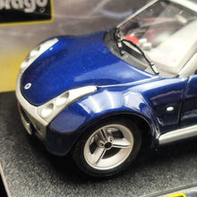 Load image into Gallery viewer, Bburago 2004 Smart Roadster Dark Blue #22064 1:24 Bijoux Collezione Die Cast Car