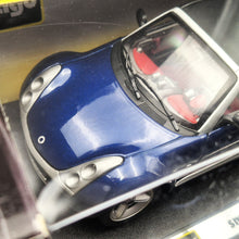 Load image into Gallery viewer, Bburago 2004 Smart Roadster Dark Blue #22064 1:24 Bijoux Collezione Die Cast Car