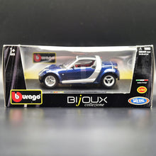 Load image into Gallery viewer, Bburago 2004 Smart Roadster Dark Blue #22064 1:24 Bijoux Collezione Die Cast Car