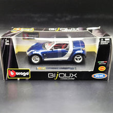 Load image into Gallery viewer, Bburago 2004 Smart Roadster Dark Blue #22064 1:24 Bijoux Collezione Die Cast Car